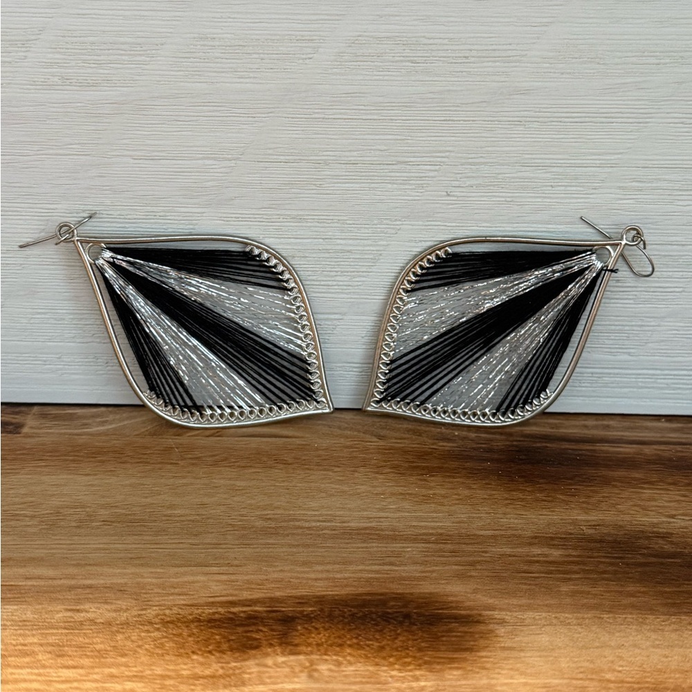 Elegant Silver and Black Teardrop Earrings - Picture 6 of 8